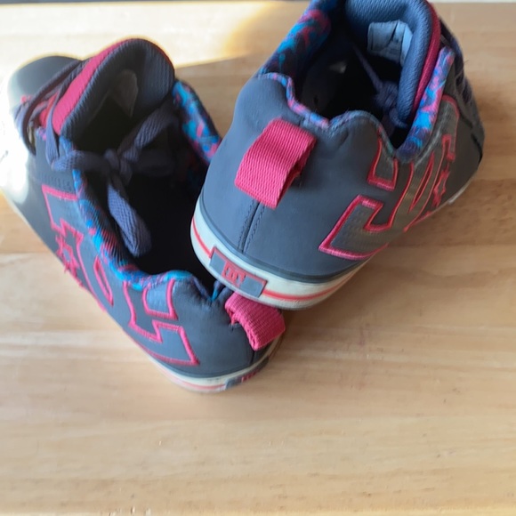 DC Shoes - Picture 3 of 4